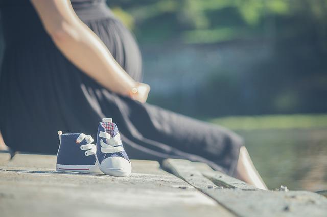 pregnant-baby-shoes